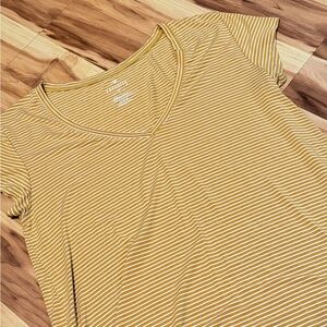 American Eagle | Yellow striped V Neck Favorite Tee